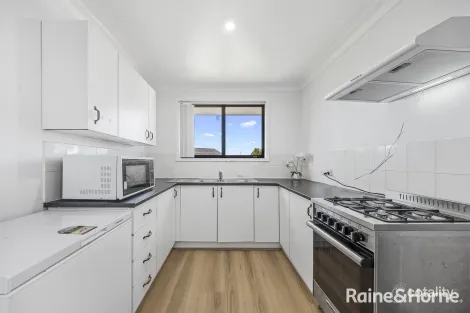 Property photo of 9 Campbell Close Minto NSW 2566