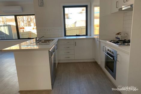 Property photo of 8 Premier Close Mooroolbark VIC 3138