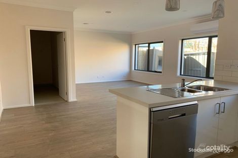 Property photo of 8 Premier Close Mooroolbark VIC 3138