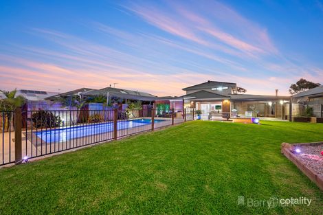 Property photo of 40 Hull Crescent Pakenham VIC 3810