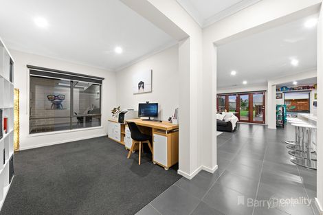 Property photo of 40 Hull Crescent Pakenham VIC 3810