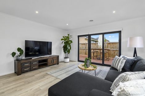 Property photo of 23 Compass Way Mount Duneed VIC 3217