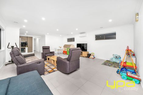 Property photo of 11 Flanker Way Clyde VIC 3978
