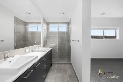 Property photo of 11 Choir Street Clyde North VIC 3978