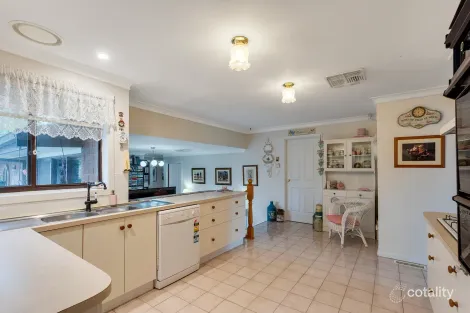 Property photo of 184 Erinbank Crescent Attwood VIC 3049