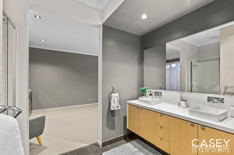 Property photo of 98 Bridgewater Boulevard Berwick VIC 3806