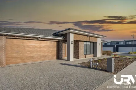 Property photo of 28 Proserpine Crescent Donnybrook VIC 3064