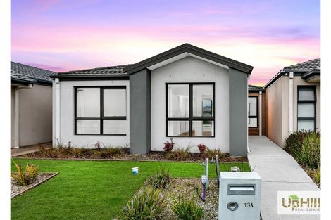 13a Thoroughbred Dr, Clyde North, VIC 3978