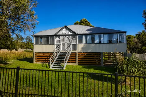 21 Green St, Booval, QLD 4304
