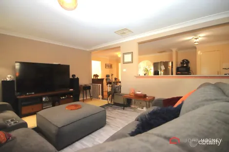 Property photo of 2 Lockett Place Tolland NSW 2650