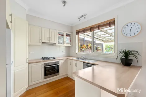 Property photo of 13 Wattle Drive Watsonia VIC 3087