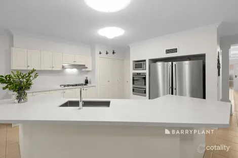Property photo of 2 Torwood Close Narre Warren VIC 3805
