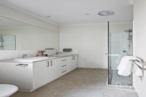 Property photo of 19 Dalrymple Way Doreen VIC 3754