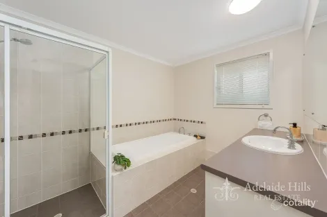 Property photo of 17 Collett Avenue Mount Barker SA 5251