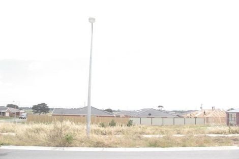 5 Pebble Beach Dr, Carrum Downs, VIC 3201