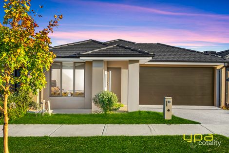10 Midfield Way, Clyde, VIC 3978