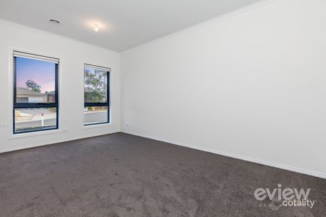 Property photo of 12 Stringybark Close Manor Lakes VIC 3024