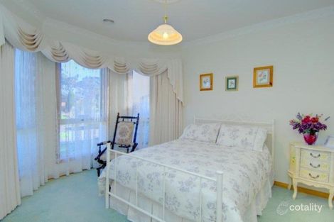 Property photo of 18 Elstead Way Lake Gardens VIC 3355