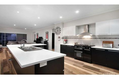 Property photo of 3 Blue Bell Court Pakenham VIC 3810