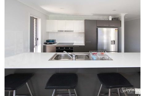 2/45 Jones St, Rothwell, QLD 4022