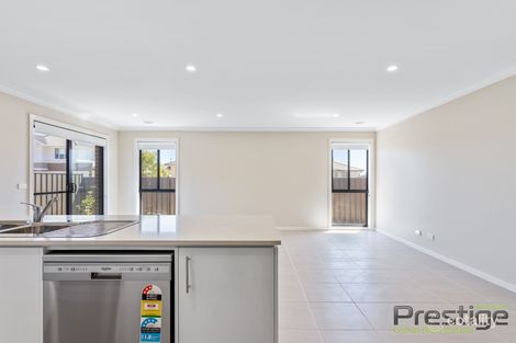 Property photo of 8 Bankston Road Werribee VIC 3030