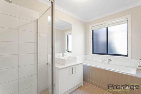 Property photo of 8 Bankston Road Werribee VIC 3030