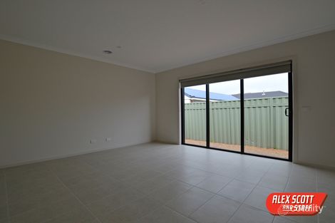 Property photo of 4 Lotus Street Pakenham VIC 3810