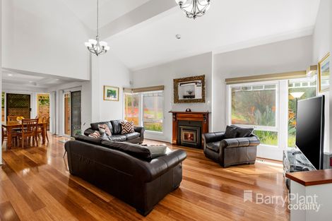 Property photo of 8 Carmel Close Greensborough VIC 3088