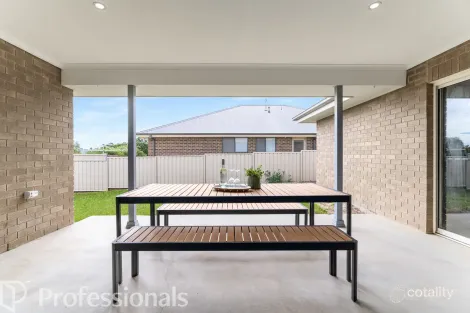 Property photo of 9 Poplars Drive Orange NSW 2800