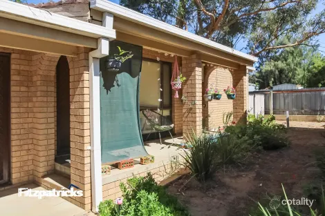 Property photo of 3/2 Cooinbil Crescent Kooringal NSW 2650