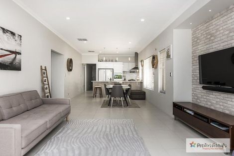 Property photo of 3 Highland Rise Piara Waters WA 6112