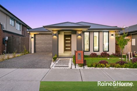 Property photo of 10 Fidelitas Way Cranbourne South VIC 3977