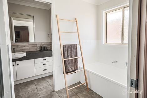 Property photo of 5 Bauhinia Court Emerald QLD 4720