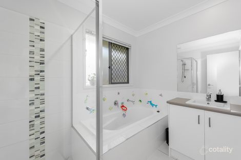 Property photo of 34 Cassidy Crescent Willow Vale QLD 4209