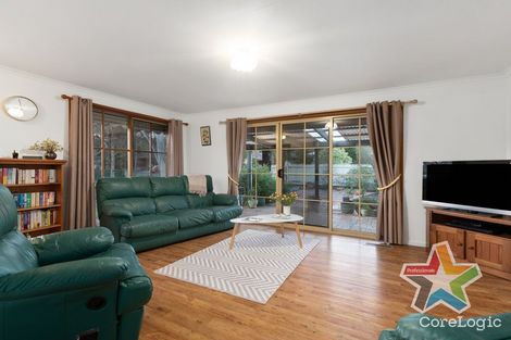 Property photo of 11 Honeysuckle Walk Croydon South VIC 3136