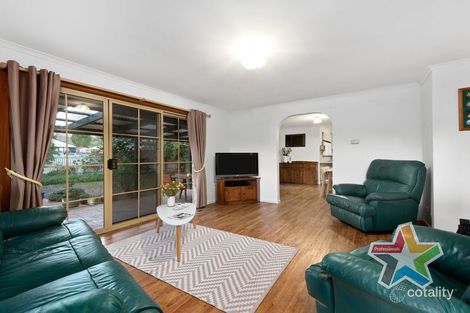 Property photo of 11 Honeysuckle Walk Croydon South VIC 3136