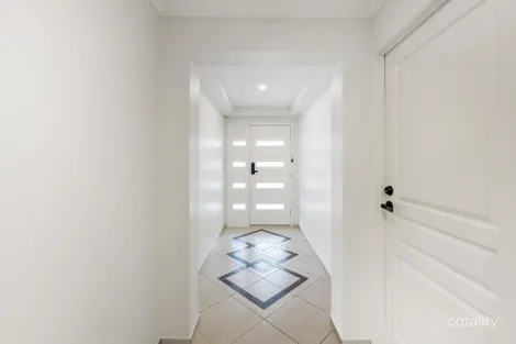 Property photo of 1 Trisha Close Victoria Point QLD 4165