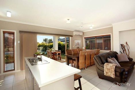 Property photo of 3 Dewdrop Place Ningi QLD 4511
