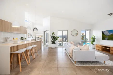 Property photo of 6 Kevin Curtis Crescent Casey ACT 2913