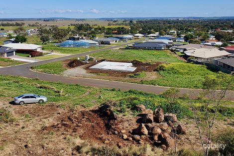 16 Mountain View Dr, Oakey, QLD 4401