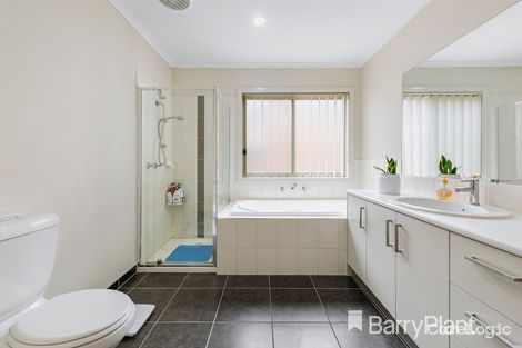 Property photo of 8 Burrawang Close Brookfield VIC 3338