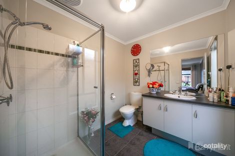 Property photo of 30 Scarlet Crescent Pakenham VIC 3810