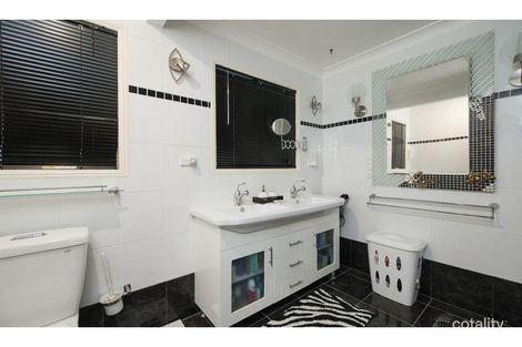 Property photo of 32 Helmore Road Jacobs Well QLD 4208