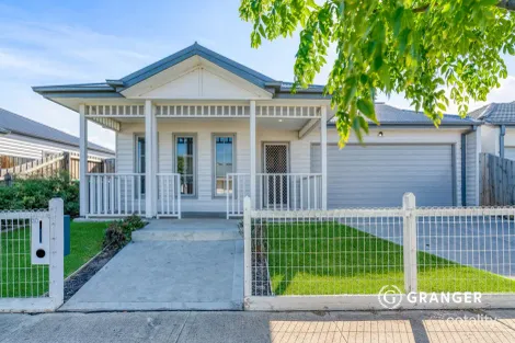 30 ROCHESTER CRES, EYNESBURY, VIC 3338