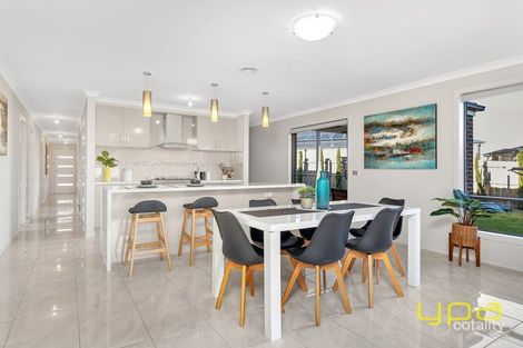 Property photo of 7 Kinkade Close Cranbourne East VIC 3977
