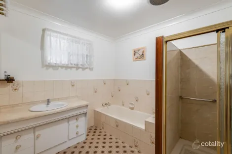 Property photo of 22 Damian Crescent Kearneys Spring QLD 4350