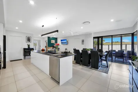 Property photo of 7 Canecutter Court Childers QLD 4660