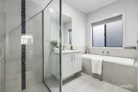 Property photo of 8 Diversity Road Clyde North VIC 3978