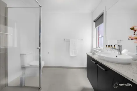 Property photo of 11 Playfields Place Wollert VIC 3750
