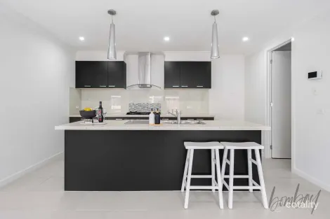 Property photo of 11 Playfields Place Wollert VIC 3750